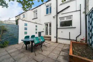 25 Bloomfield GardensImage 19