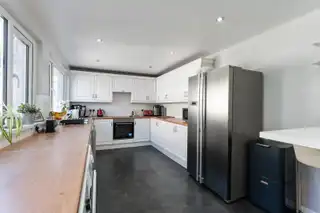 2 Martinez AvenueImage 9