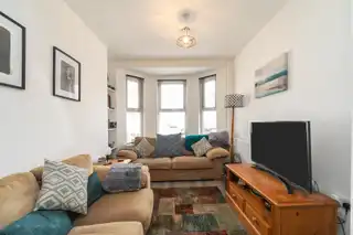 83 Ravenscroft AvenueImage 5