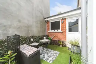 83 Ravenscroft AvenueImage 24