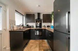 83 Ravenscroft AvenueImage 9