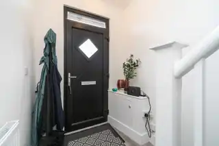 83 Ravenscroft AvenueImage 3