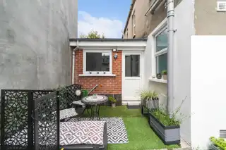 83 Ravenscroft AvenueImage 22