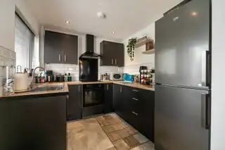 83 Ravenscroft AvenueImage 8