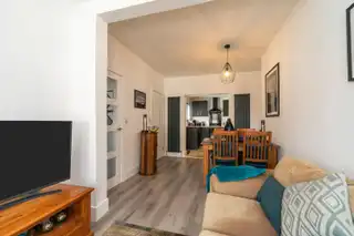 83 Ravenscroft AvenueImage 7