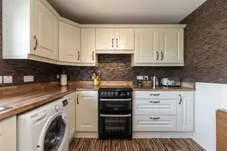 16 Lothian AvenueImage 9
