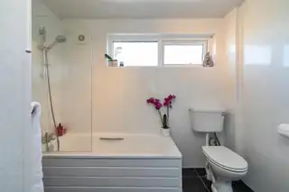 16 Lothian AvenueImage 17