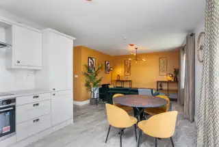 Apt 4 Ebrington HallImage 12