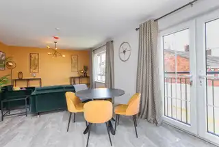 Apt 4 Ebrington HallImage 5