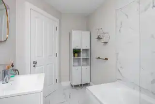 Apt 4 Ebrington HallImage 23