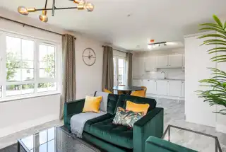 Apt 4 Ebrington HallImage 8