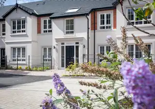 Apt 4 Ebrington HallImage 2