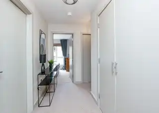 Apt 8B Altona PlaceImage 3
