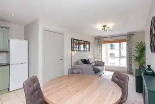 Apt 8B Altona PlaceImage 6
