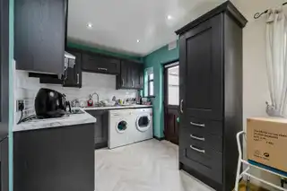 37 Tower StreetImage 7