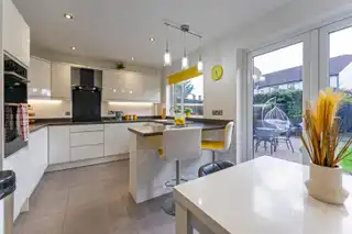10 Manor CourtImage 9