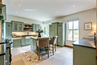 18 Ashley GardensImage 11