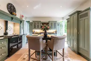 18 Ashley GardensImage 13