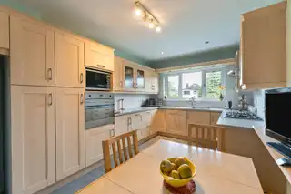 13 Grange AvenueImage 12