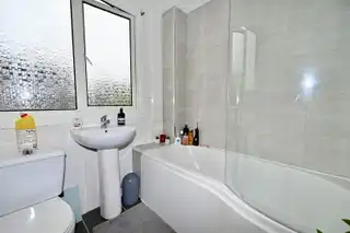 62 Orchardville GardensImage 9
