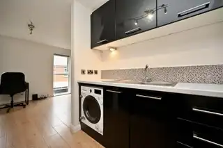 Apt 3, 61 Central AvenueImage 5
