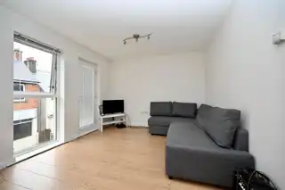 Apt 3, 61 Central AvenueImage 2