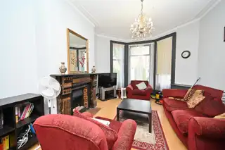 Room 8 9 Eglantine AvenueImage 2