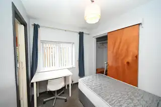 Room 8 9 Eglantine AvenueImage 9