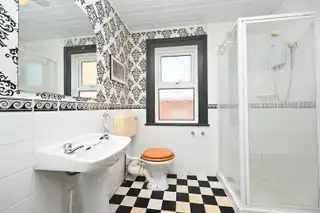 Room 8 9 Eglantine AvenueImage 6