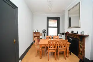Room 8 9 Eglantine AvenueImage 3
