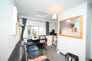 Room 7 9 Eglantine AvenueImage 6
