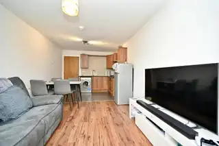Apt 9, 1 Woodcot AvenueImage 4