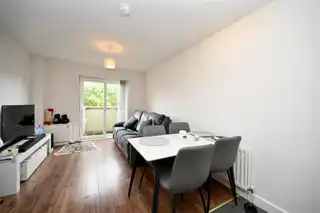 Apt 9, 1 Woodcot AvenueImage 3