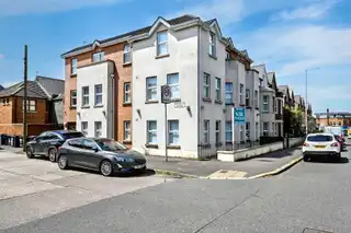 Image 1 for Apt 9, 1 Woodcot Avenue