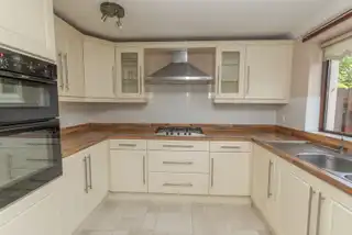 5 Downshire CourtImage 6