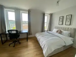 9 Ebrington Terrace Room LetImage 6