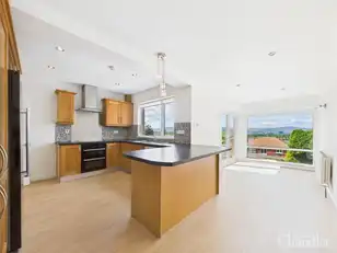 29 Beechgrove ParkImage 11