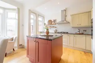 8 Ravensdene CrescentImage 9