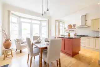 8 Ravensdene CrescentImage 6
