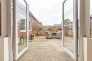8 Ravensdene CrescentImage 12
