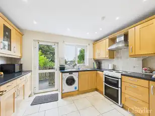 16 Meadowvale AvenueImage 5