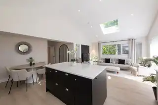 3 Breda CrescentImage 8