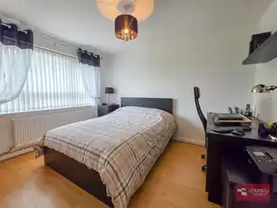 15B Glenville ParkImage 12
