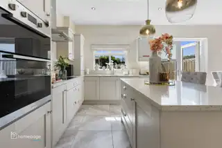 1 Boyle AvenueImage 9
