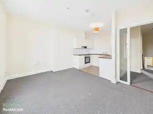 Apt 3, 230 Antrim RoadImage 4