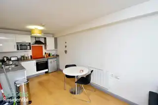 Apt 8, 125 Wellesley AvenueImage 4