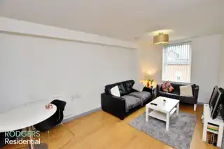 Apt 8, 125 Wellesley AvenueImage 2