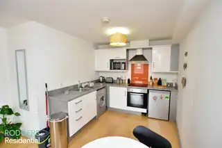 Apt 8, 125 Wellesley AvenueImage 5