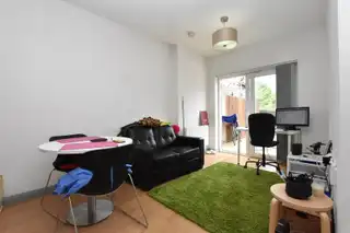Apt 2, 125 Wellesley AvenueImage 2