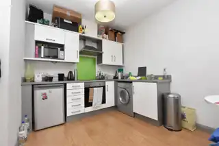 Apt 2, 125 Wellesley AvenueImage 3